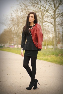 Fashion-Tights:  Red Leather Jacket And Black Dress With Tights And Heels