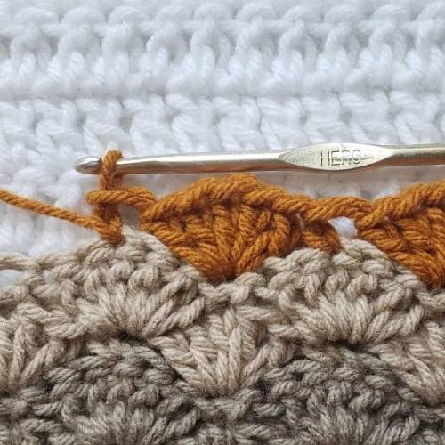 crochetmelovely:Beginner friendly! Learn how to make the Crochet Classic Shell Stitch! Video tutoria