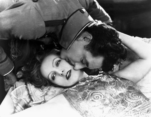 Garbo and Gilbert in Flesh and the Devil (1926).