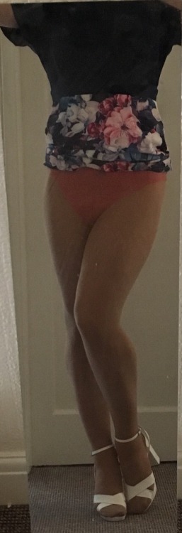 the-sissy-factory: Sissy Hannah xx Love your page!! 20 something inexperienced crossdresser from the