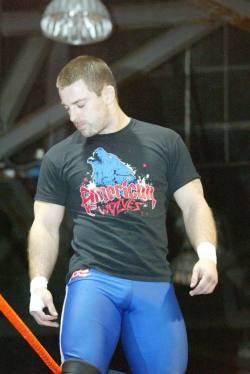 tjkl895:   Davey Richards  (http://s711.photobucket.com/user/mgriffi5/library/2CW%20LOTE%205%20Night%201%20Watertown%204-2-10?sort=3&page=1)