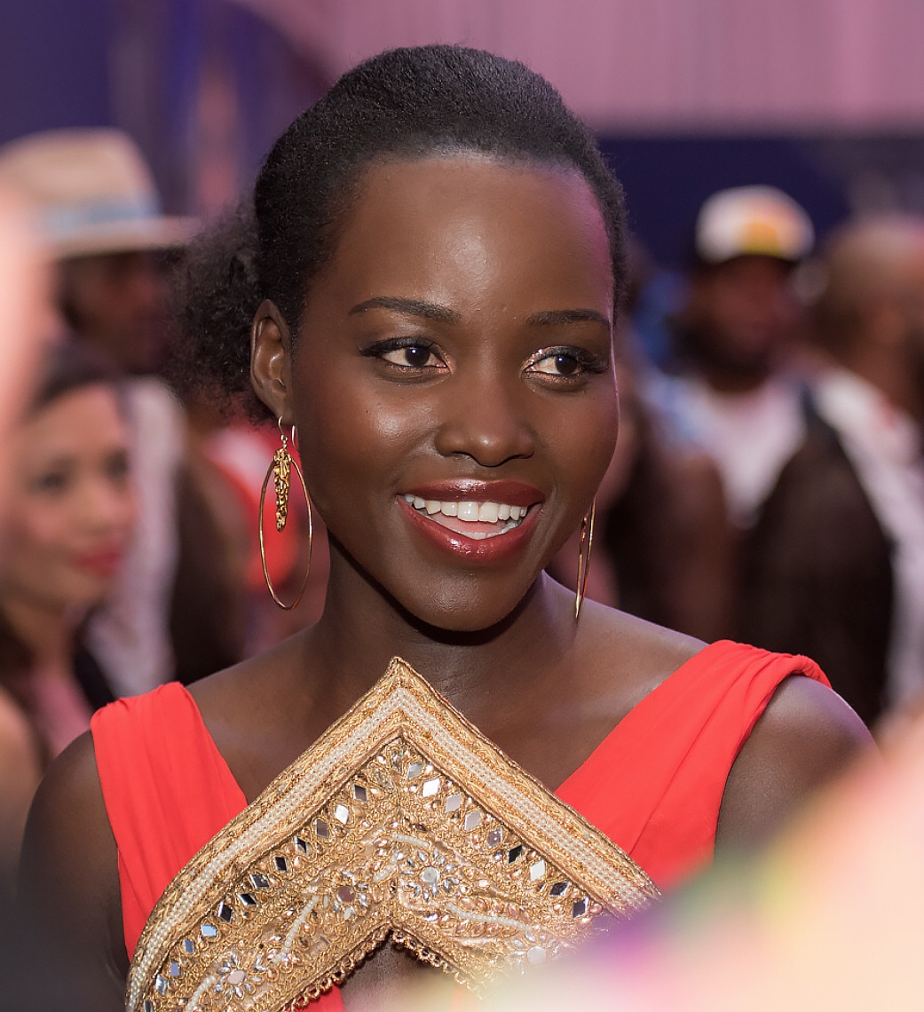 le-mouton-noir:lupitanyongo: A gift to be back in the motherland to bring #BlackPanther