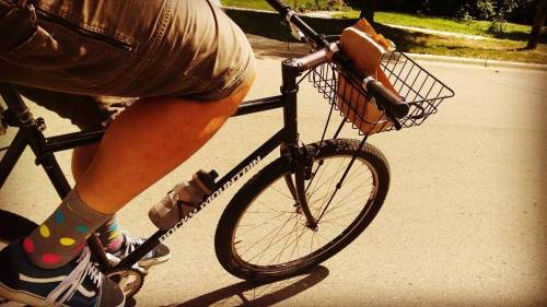 fuzzyimages: #nohands leaning through that corner. #vanslife #sockgameonpoint #commutebybike #baske