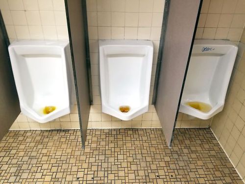 pissguzzler: I’m on jury duty downtown this week and the urinals seem to all flush together ev