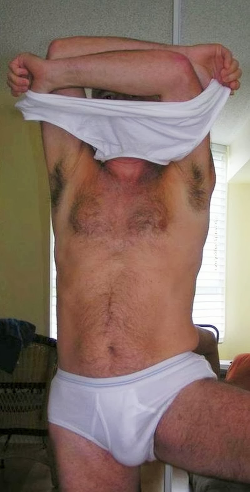 daddydawgs:  think daddy knows the power he has over his little boy when he walks