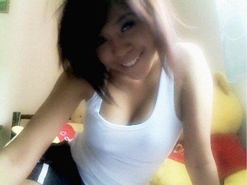 nvtothedblf:  mat62:  who can find this girl ? tetek die besar sial   Tity tinggal yishun. Ex o