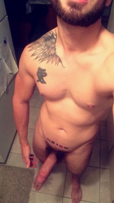 betomartinez:  fresszzhh:  Love how my body is looking 😊 it’s Friday!  Beto’s Corner  http://betomartinez.tumblr.com/