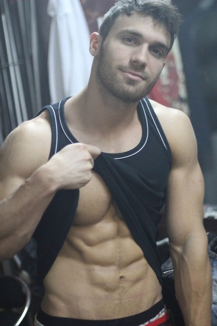 hunkopedia:  Follow Hunk’o’pedia for more hot guys!