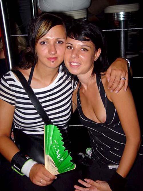 More nip slips and pussy slips pics at http://pussyslip.tumblr.com/