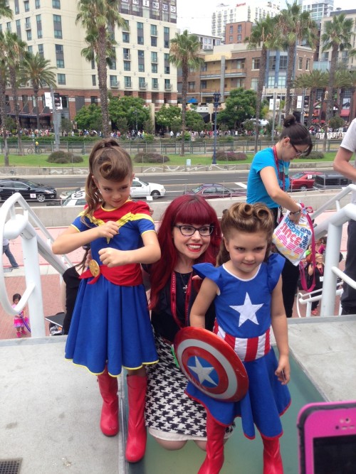 Meeting the “SO amazing” kellysue at the carolcorps meet up at SDCC!! So many great peop