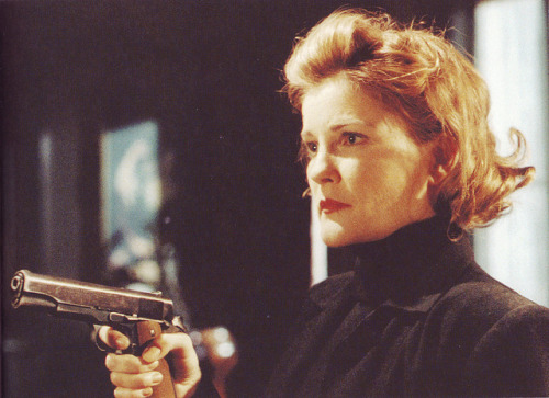 kjaneway8: Just a few awesome Janeway screen caps from The Killing Game courtesy of TrekCore. She lo