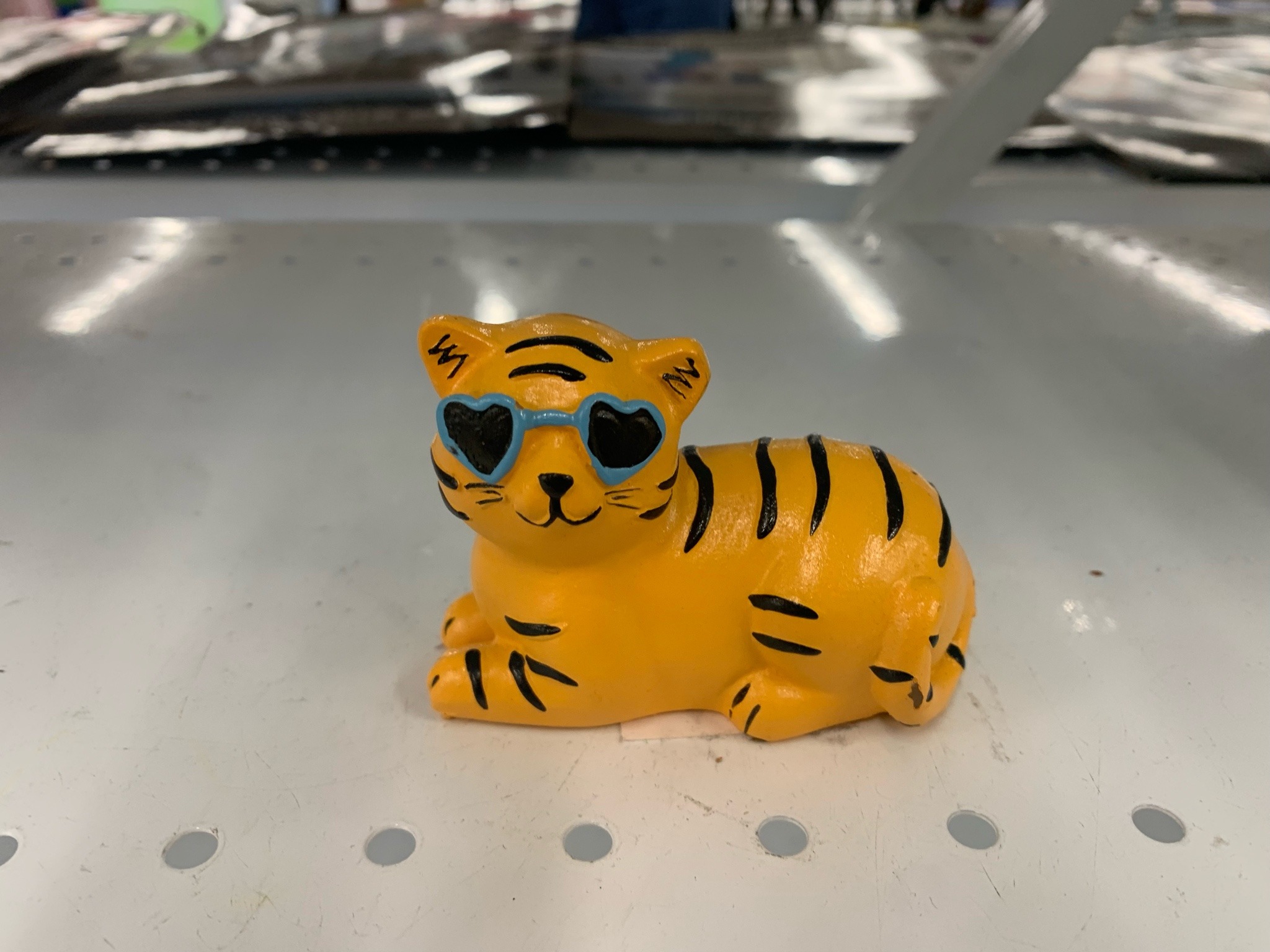 shiftythrifting:This tiger is unbothered, happy, in their lane, focused, flourishing,