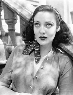 oldhollywood-glamour:  Linda Darnell in Life