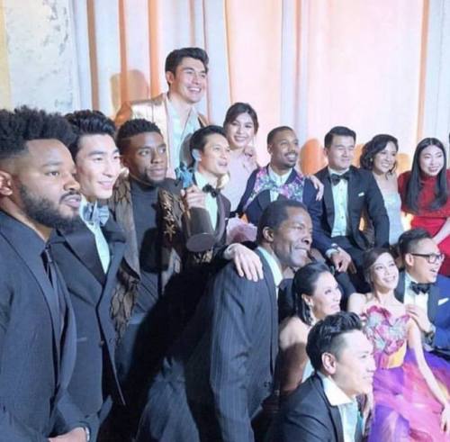 The casts of Black Panther and Crazy Rich Asians hanging out together at the Sag Awards! Can&rsq