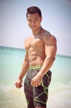 evianguy:  Hawt Asian Stud!