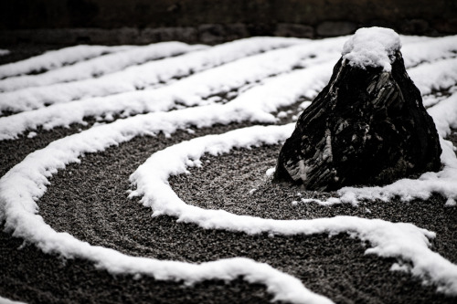 Snowy ripples at Daitokuji zen garden, and serene wintery marumado (round window) at Genko-an, by Pr