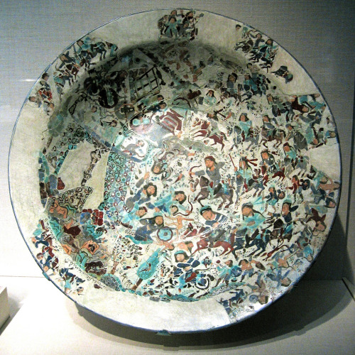 mess-of-emptiness: by Xuan Che Seljuk Battle plate or bowl. Kashan, Iran, early 13th century. Fr
