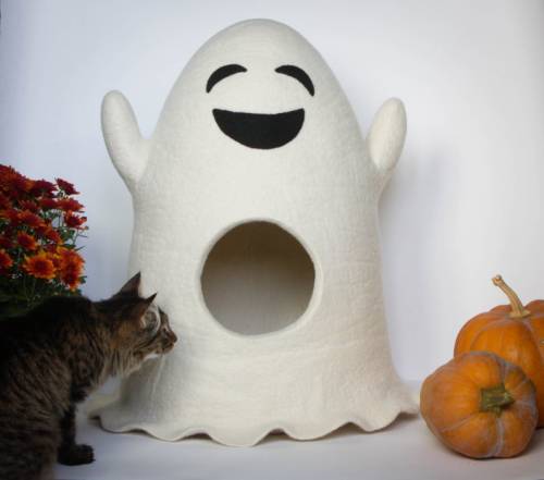 figdays:Ghost Cat Cave //  MeowFelt  