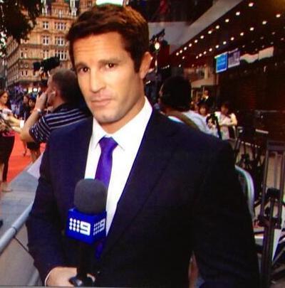 Realundiemen:  Reporter Denham Hitchcock In His Undies…