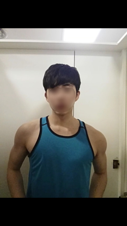 dirtyoutsidedick:이렇게 올리면 더 자극적일려나사실 저긴 탈의실이었지요ㅎㅎ겨드랑이 성애자 엄청 많네요냄새나는 내 겨드랑이 빨리고싶다..