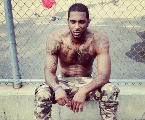 bitemybait:  To post or not to post 😏 let me know if you guys want to see him