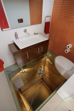 blazepress:  Bathroom above and abandoned