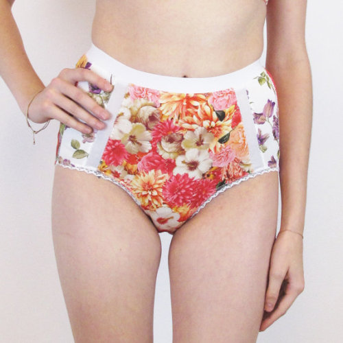 lovinghandmadelingerie:  Petale De Fleur