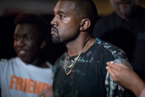 blvck-zoid:
“Kanye West At Off White Show
”