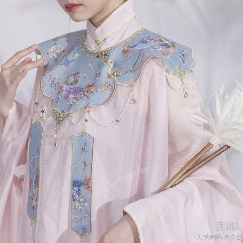 cloud collar of hanfu by 满满的槐序赋