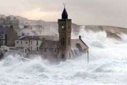 Bonitavista:  Porthleven, England  Photo Via Devon 