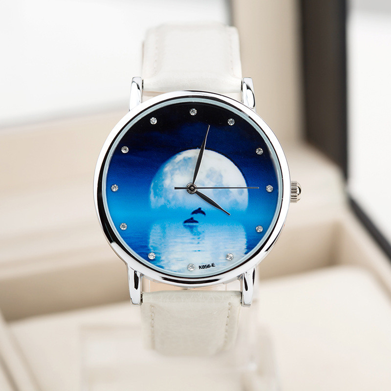 asutoraru96:  hiddenforestgirl86:  lovenowar:  A beautiful watch with galaxies right
