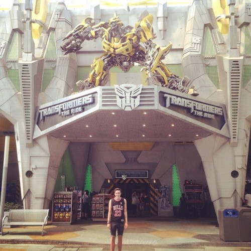  #transformers #singapore #universalstudios #universalstudiossingapore #bumblebee