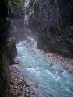 exploreelsewhere:   Partnachklamm, Garmisch-Partenkirchen [OC] [3456x4608] ✈ 