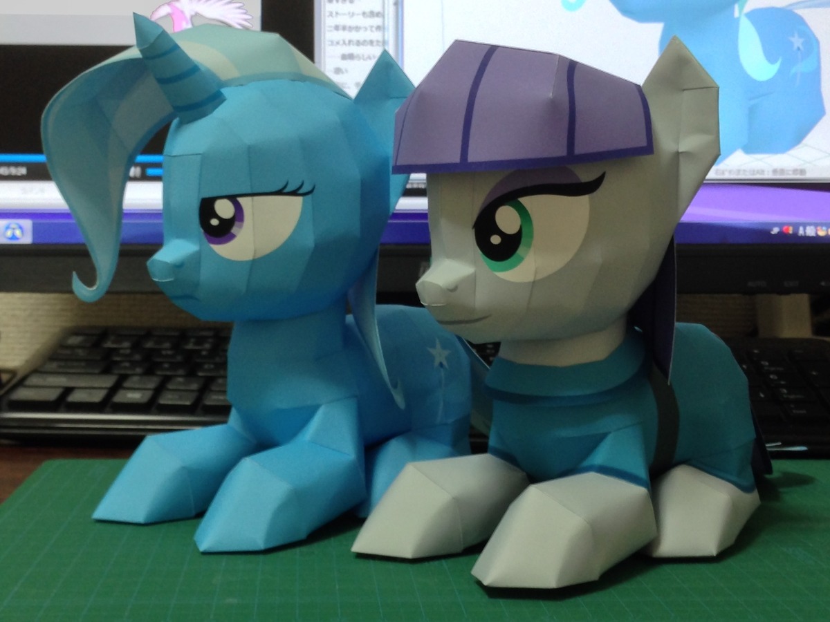 foudubulbe:Stunning papercrafts by Robi!