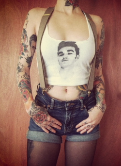 xlouder-than-thunder:  girls, tats &amp; bands 