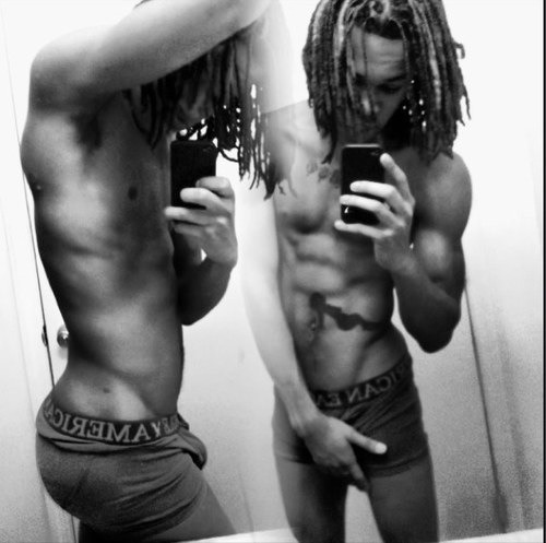 top-azzpirations:  youtastemyaura:  ALL YOU NEED TO DO IS STAND LIKE THIS DADDY .