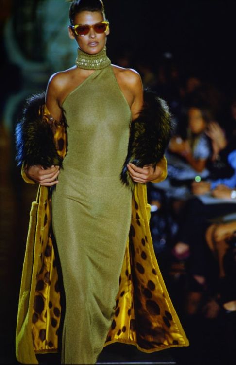 a-state-of-bliss:Linda Evangelista @ Versace Atelier Fall/Wint 1996