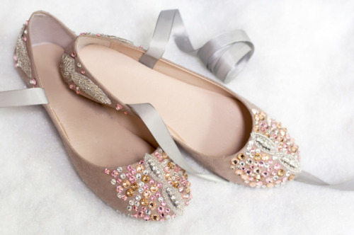 DIY Crystal Embellished Ballet Flats Tutorial from M&J here. TIP: I’ve posted other ballet