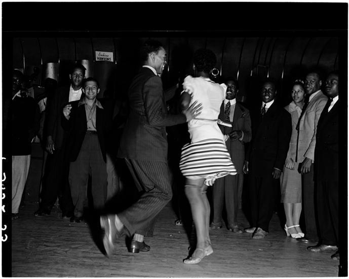 bigcityvintagenyc:  Jitterbuggin in Harlem, 1939.  