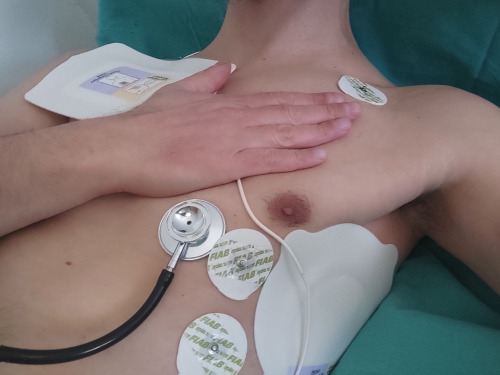 Monitoring my heart through the AED electrodes