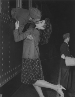 determinate:  vintagephoto: Going off to