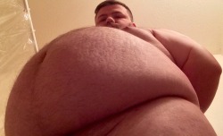 mikebigbear:  fantasyfanficboi:  Tummy Tuesday from below.  Perfect