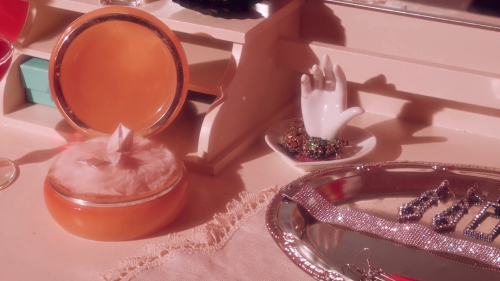 musicography:modern woman / tennis / dir. luca venter & kelia anne;