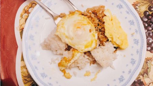 eggs + rice = heaven^^^screenshot from #vlogmas. link is here or via my linktree link.^^^time su