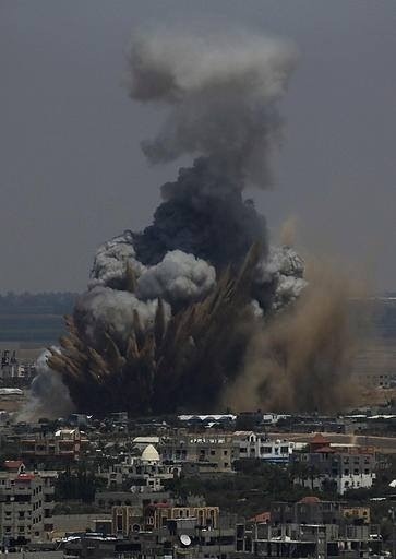 goddessolga:  lastuli:  While you’re still trying to figure out where you stand in this “two sided” “conflict”, Gaza is being bombarded. Over ten family houses have been struck; 41 people killed and 300+ are injured so far.  Pray for Israel