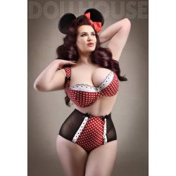 Still love this shot for @buttressandsnatch by @dollhousephotographyuk ❤️ #lingerie #minniemouse #disney #bra #polkadots #curvy #extremecurves #curvygirl #curvymodel #curves #thick #thickness #plussize #plussizeuk #plussizemodel #hourglass #cleavage