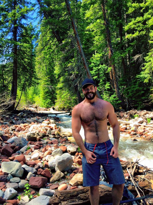 furonmuscle:  Good Lord! What a cute / hot / handsome man!