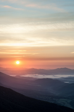 silent-cities:  Another Sharp Top Sunrise