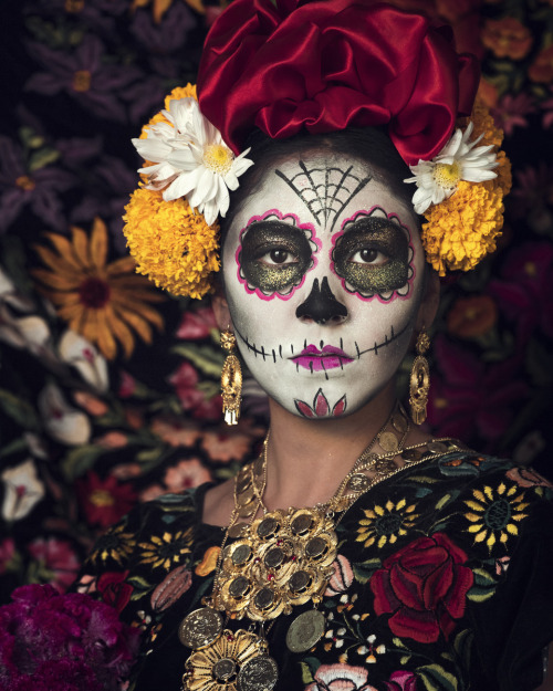 Zapotecan women as Catrina, photo by Jimmy Nelson