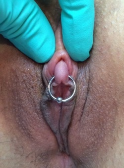 constanzethallmann:  Some nice pierced Clit